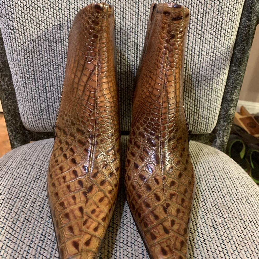 Donald J. Pliner Sarra Booties Size 8.5 M